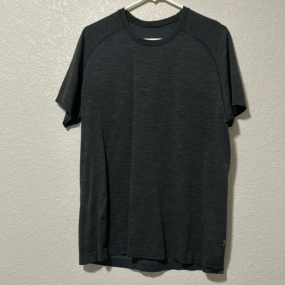 Lululemon Metal Vent Tech Size L